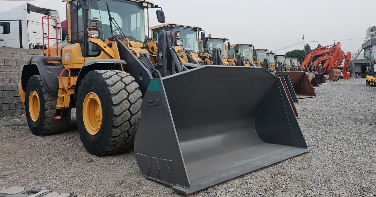 Volvo wheel loader with general-purpose bucket