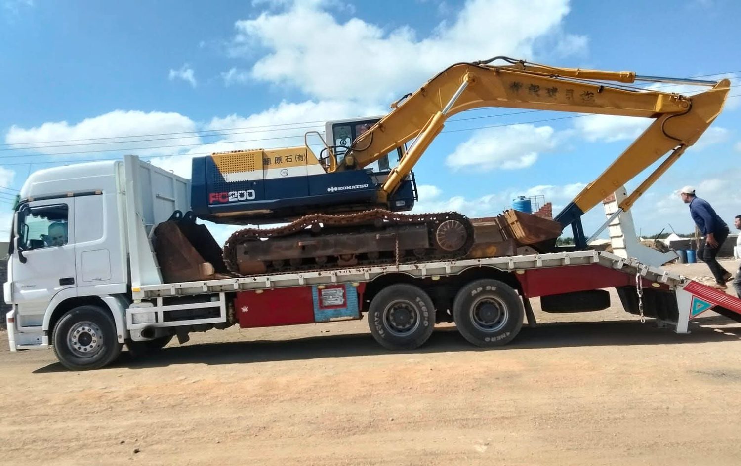 Komatsu PC200 loaded for transfer